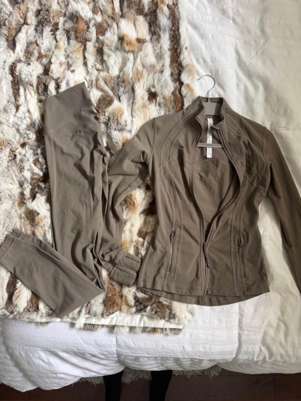 LULULEMON tan Define jacket and leggings set t